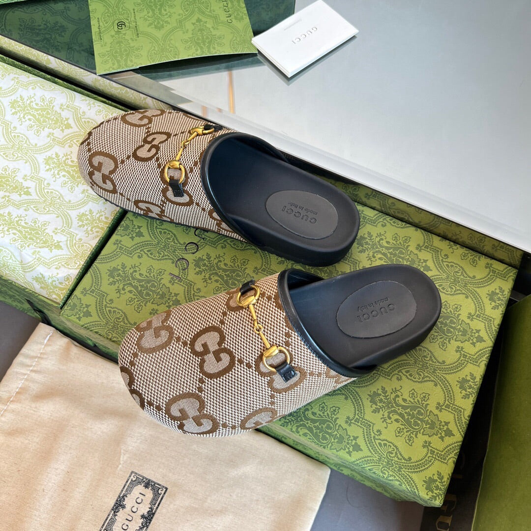 2YB26ZDE Stylish Slippers