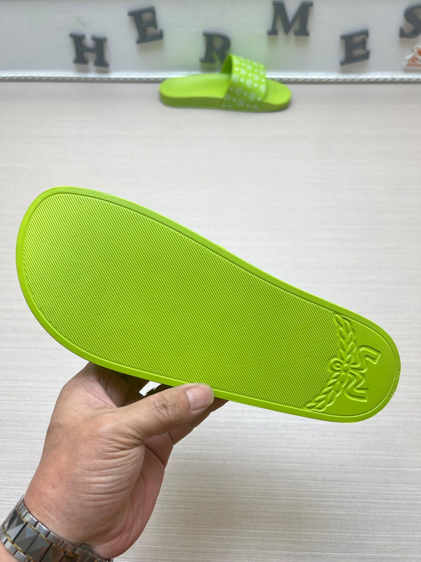 54M47ZDE Stylish slippers
