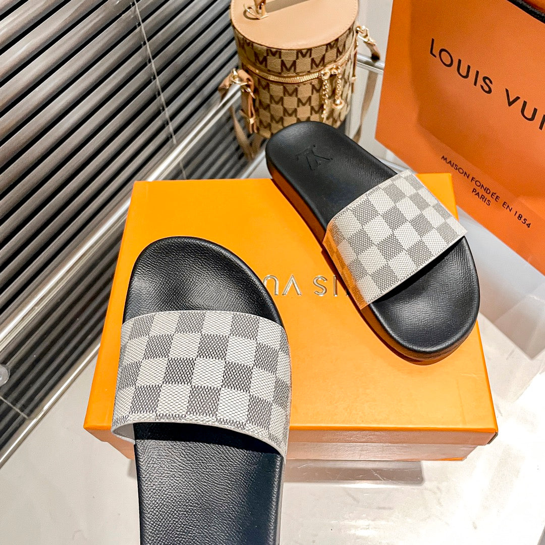 14E195ZDE Stylish Slippers