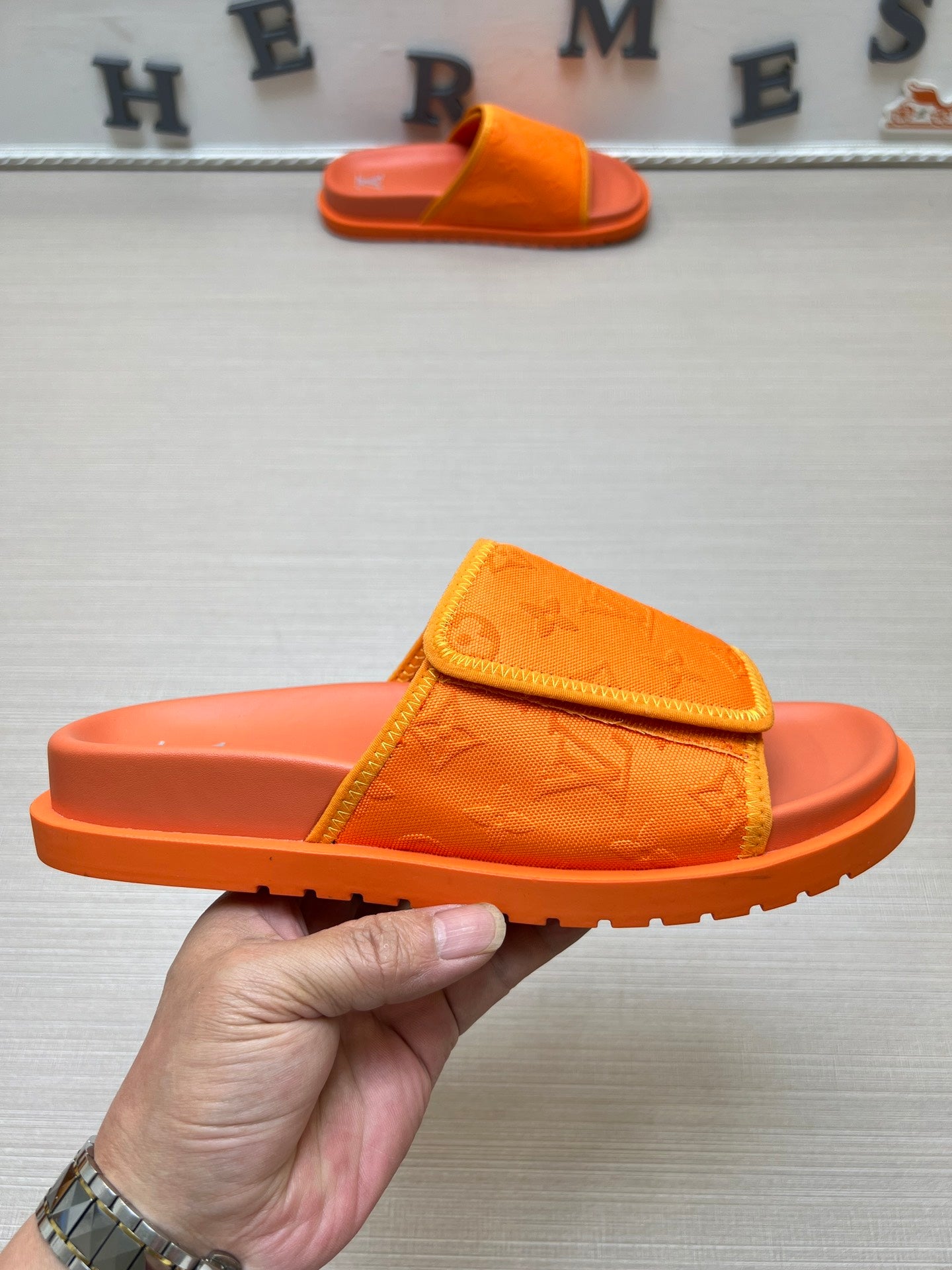 54E14ZDE Stylish slippers