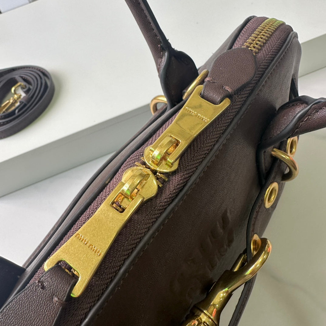 15RA40BDE Stylish leather bag