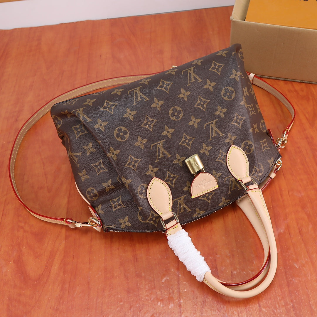 2XE126BDE Stylish leather bag 