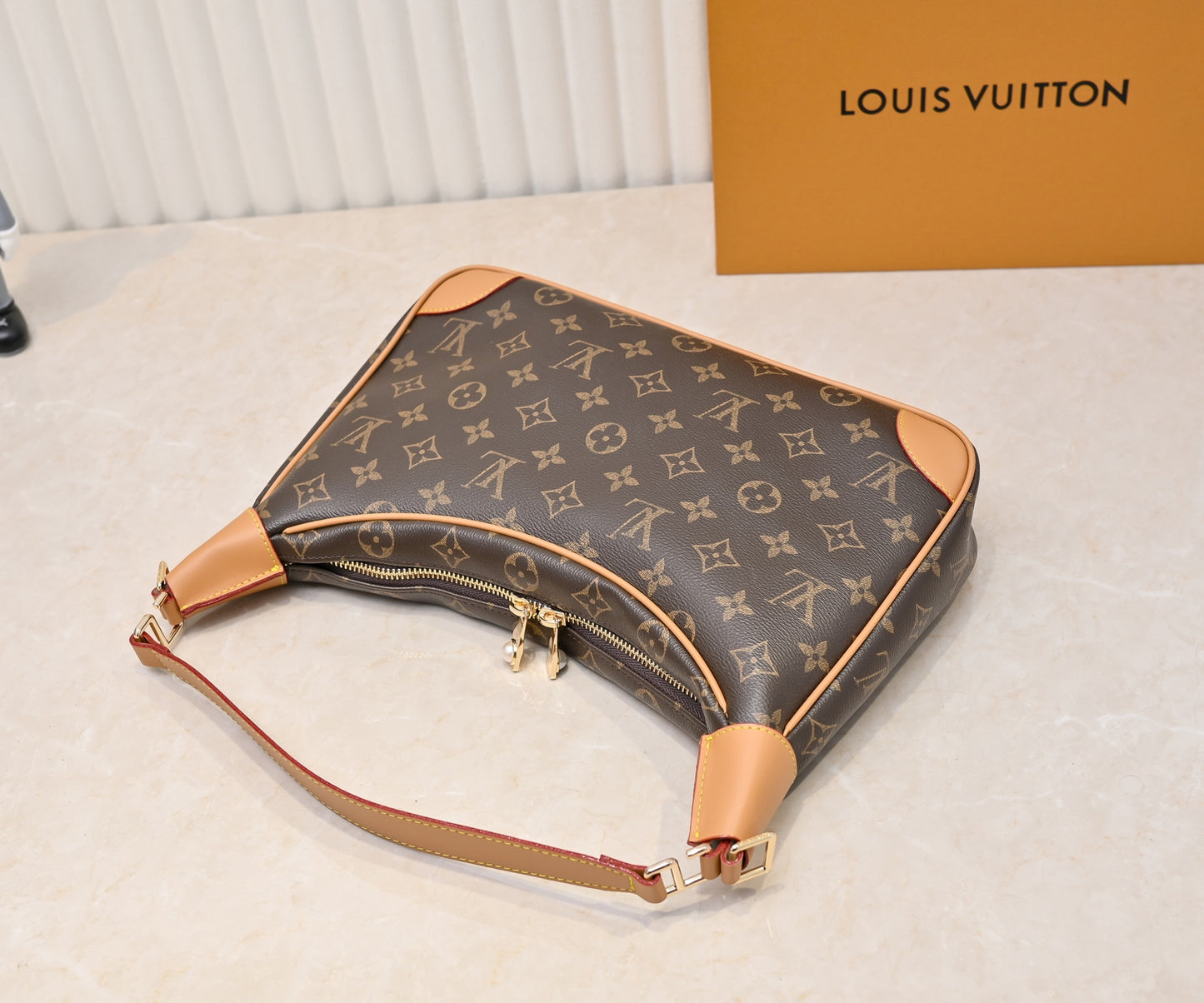 2WE9BDE Stylish leather bag