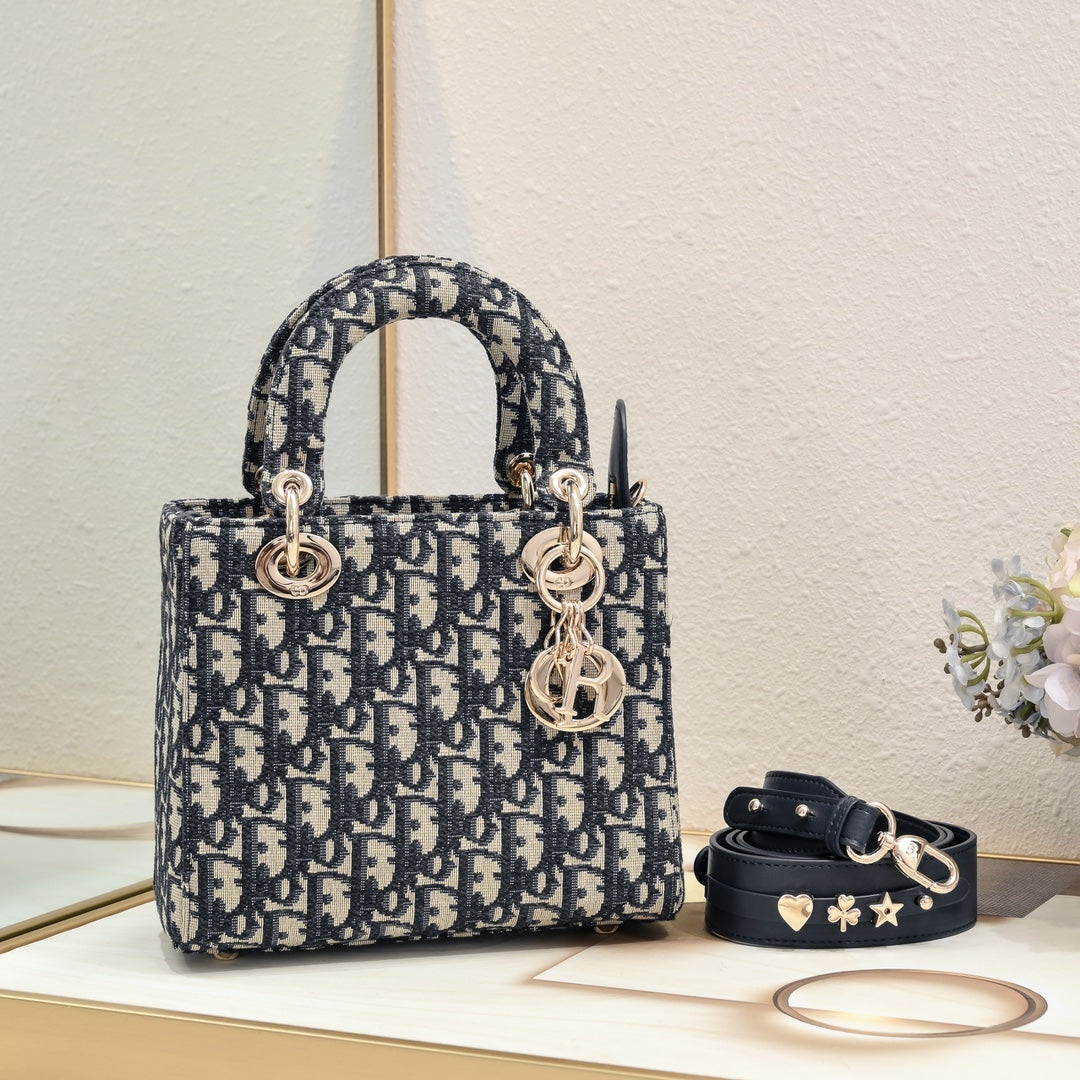 1XD439BDE Stylish embroidery bag