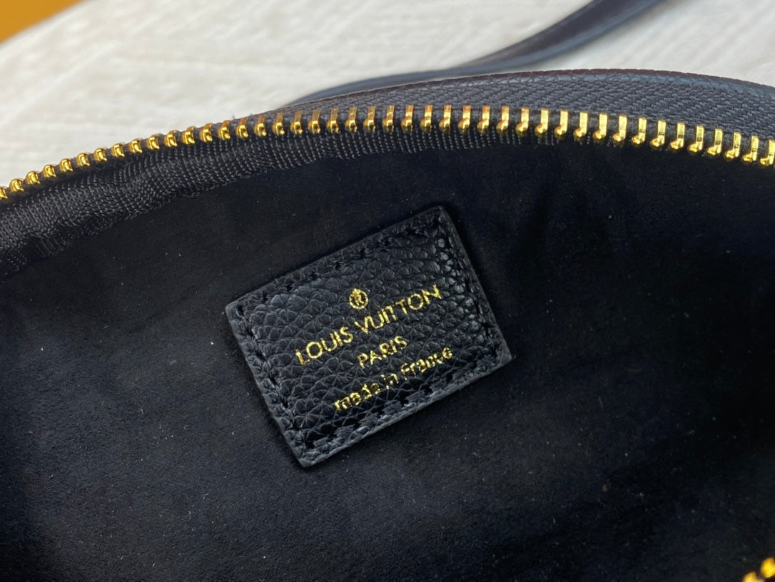 155NE57BDE Stylish leather bag