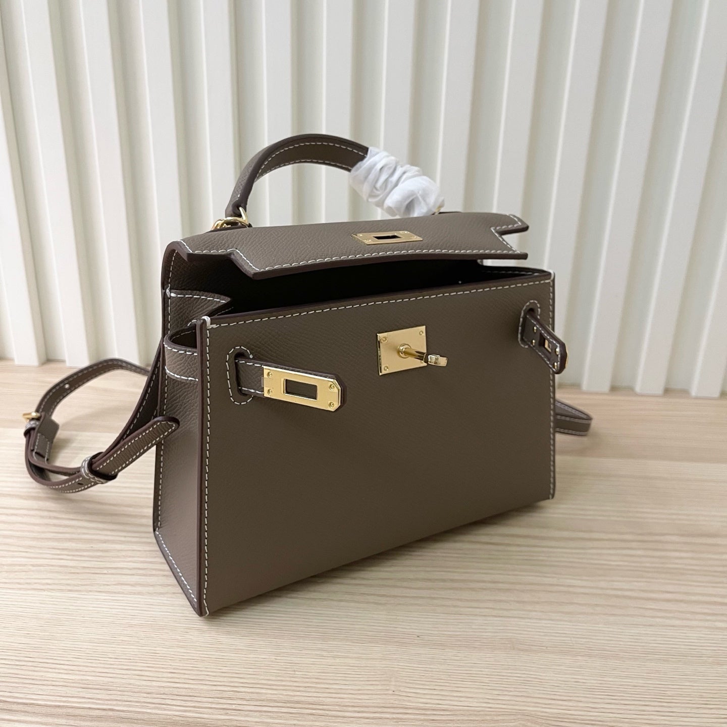 2WH26BDE Stylish leather bag