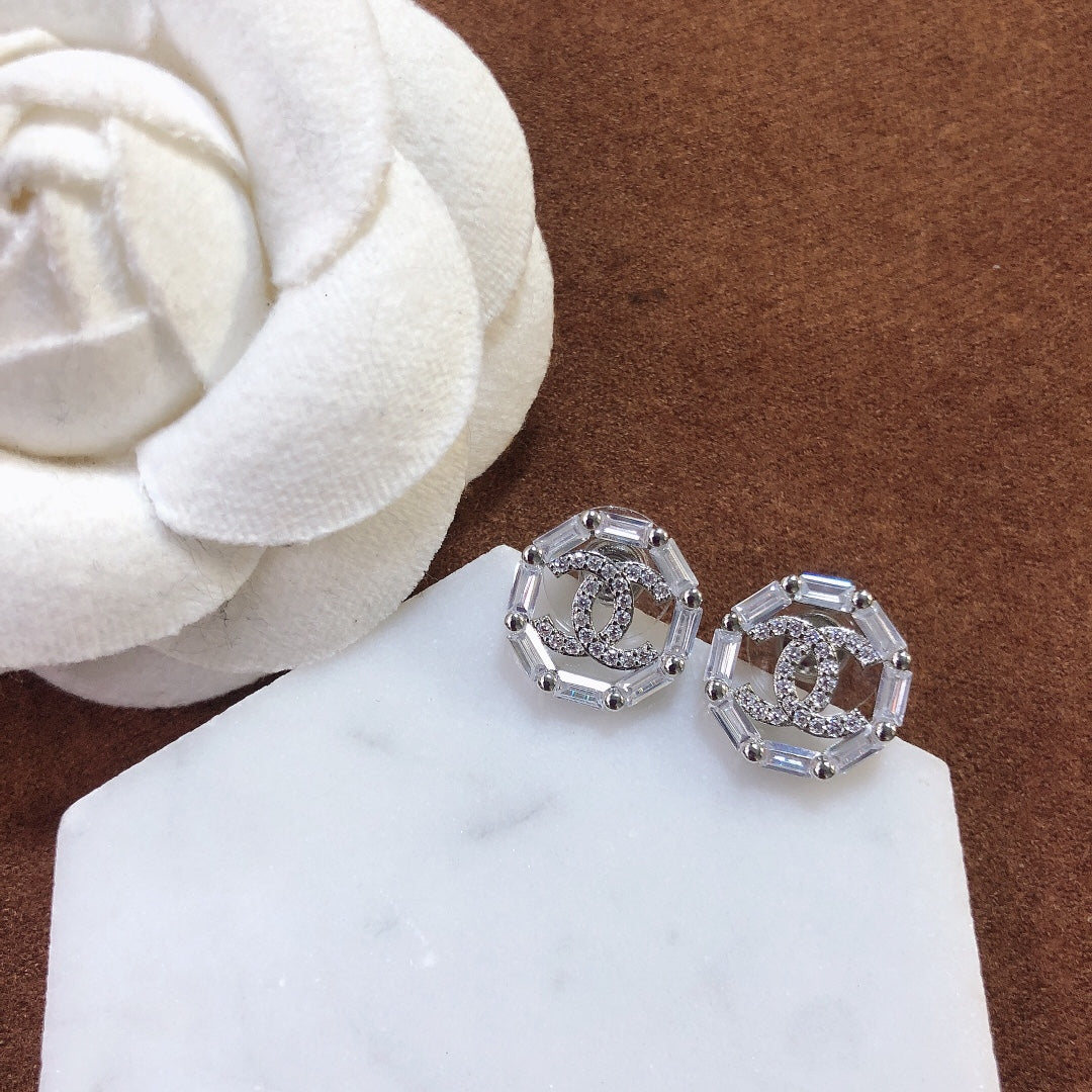 14C82EDE Stylish Earrings