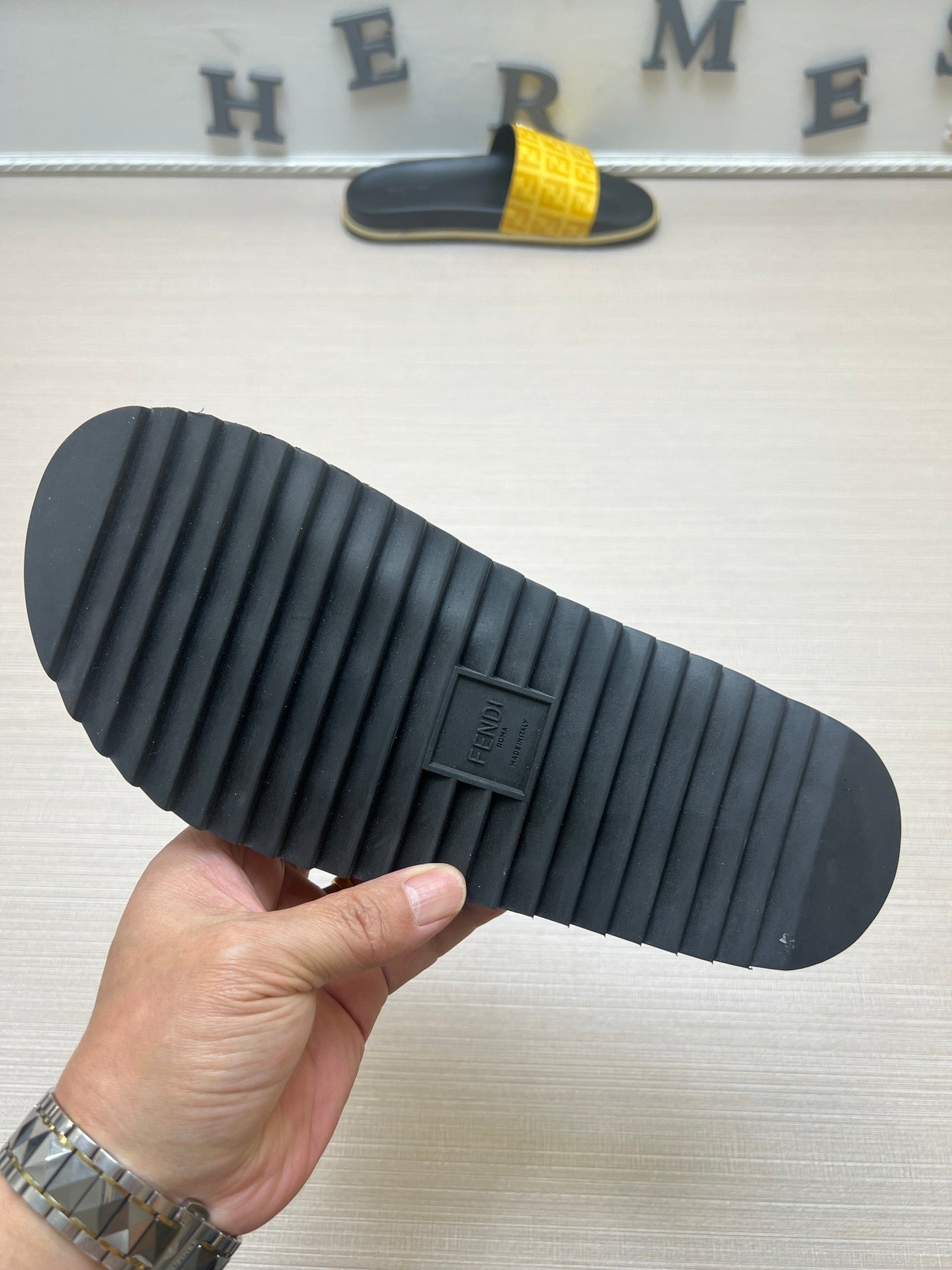 54F121ZDE Stylish slippers