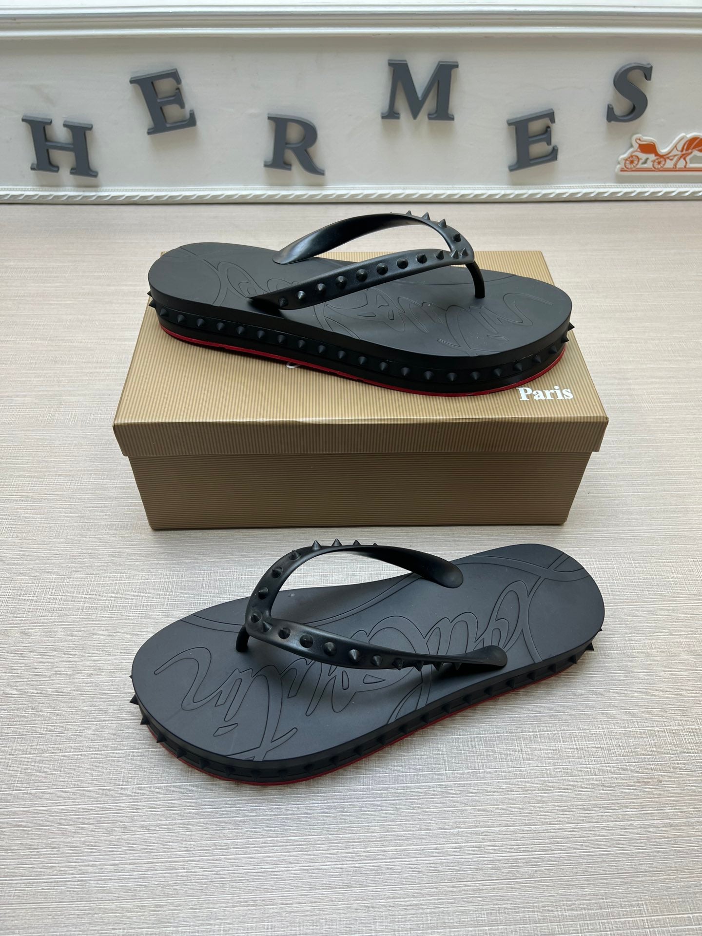 54A106ZDE Stylish slippers