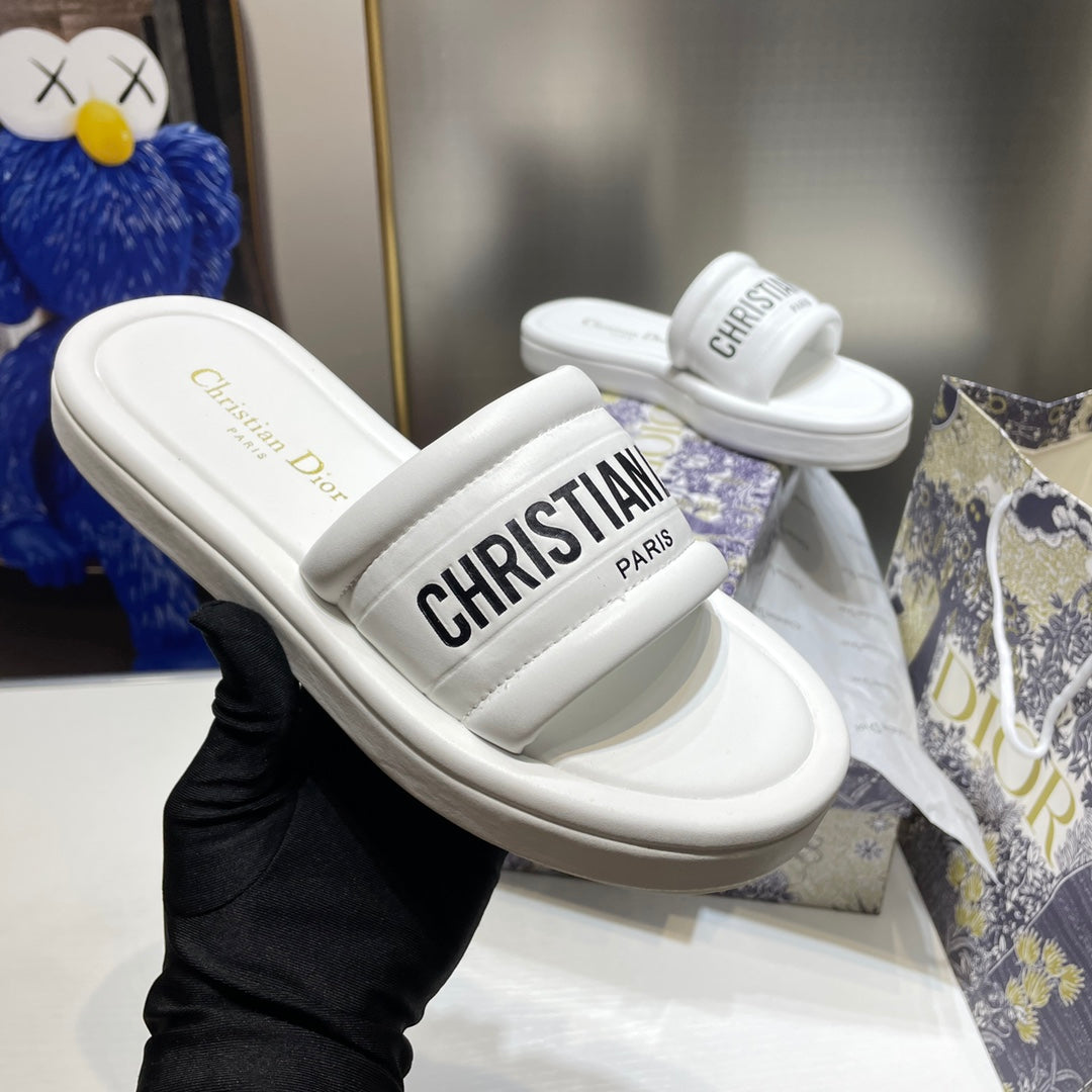14D76ZDE Stylish slippers