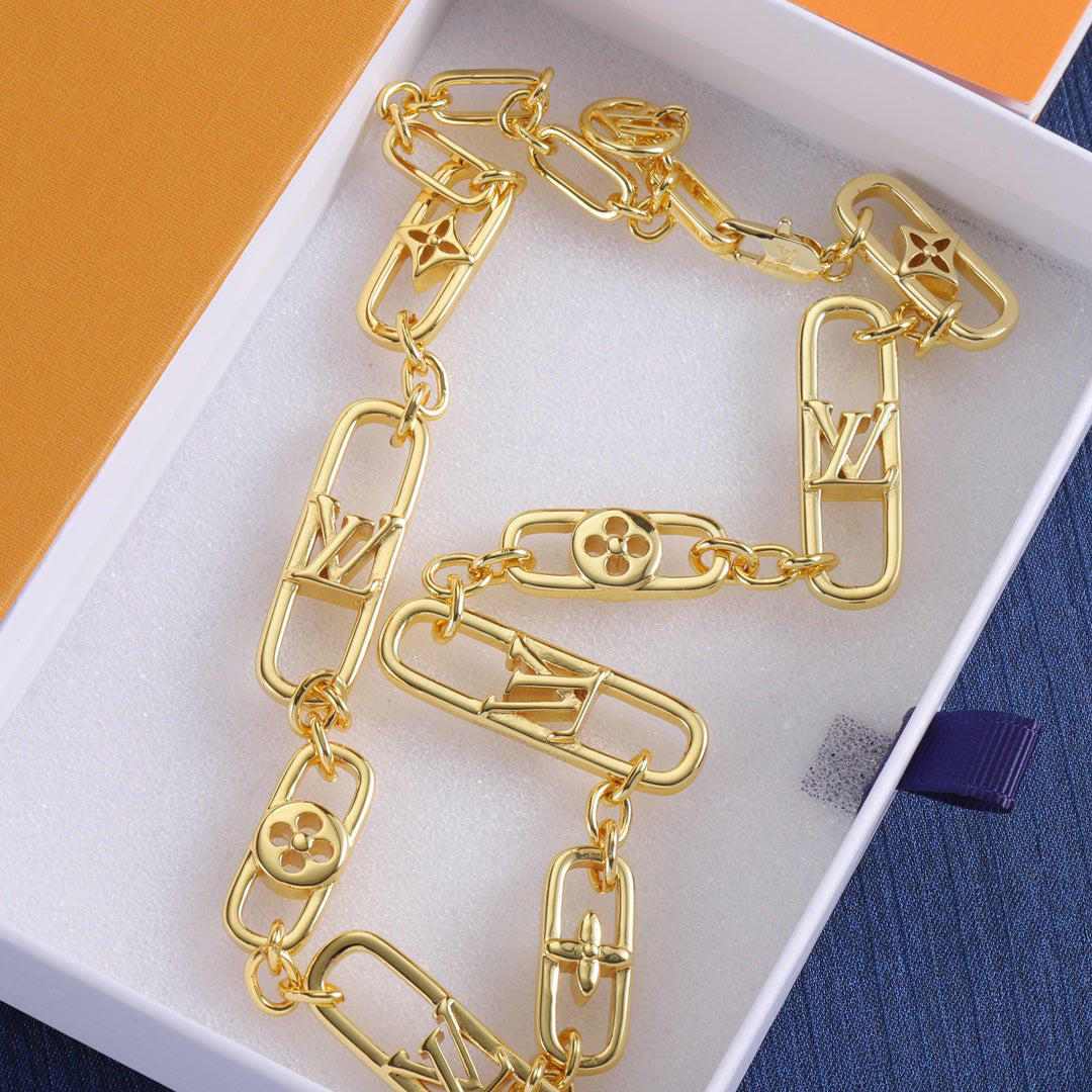 175R35XDE Stylish  Necklaces