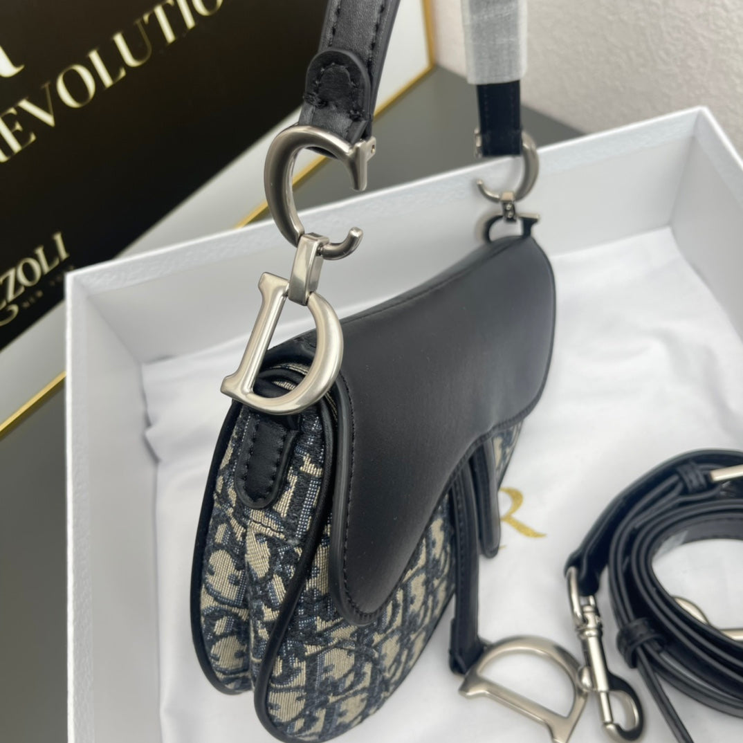 1WD90BDE Stylish leather bag