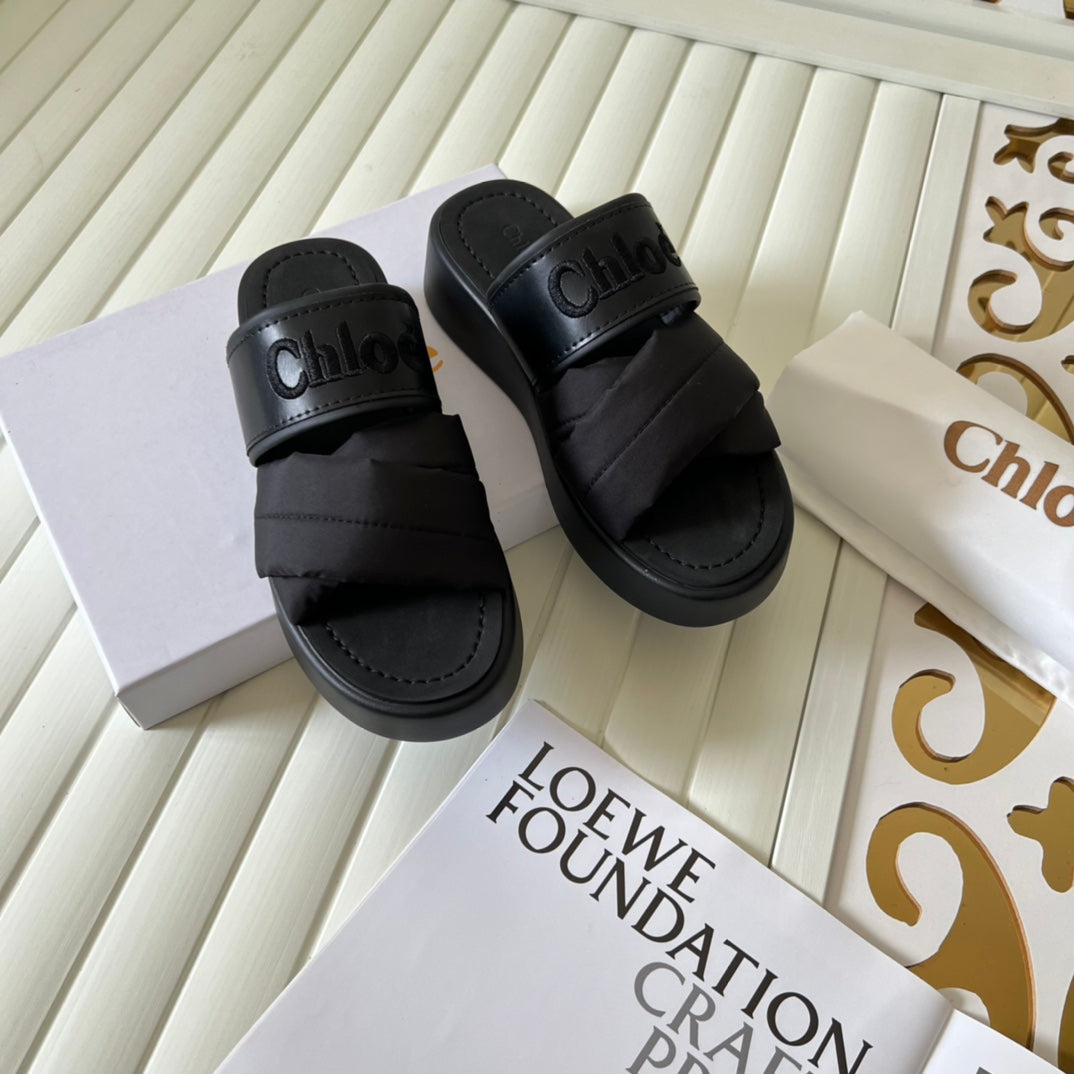 14B138ZDE Stylish Slippers