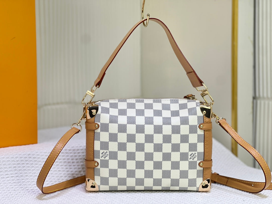 155NE18BDE Stylish leather bag