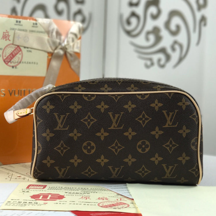 1E870BDE Stylish leather bag 