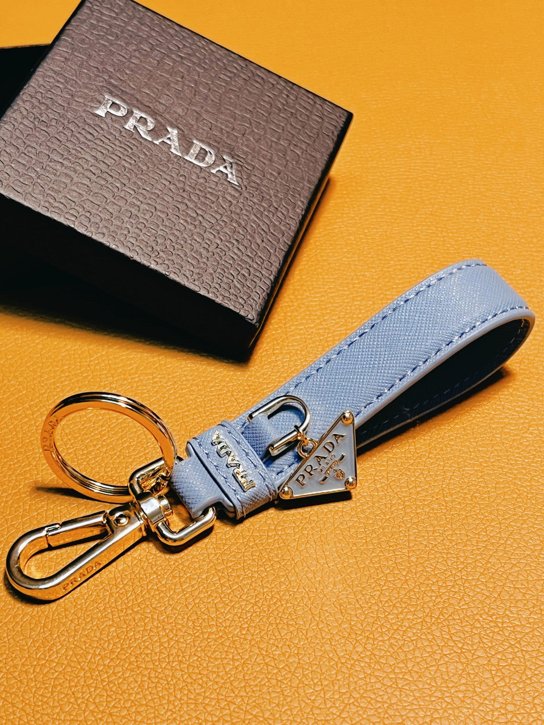 14PD27ADE Stylish key closure