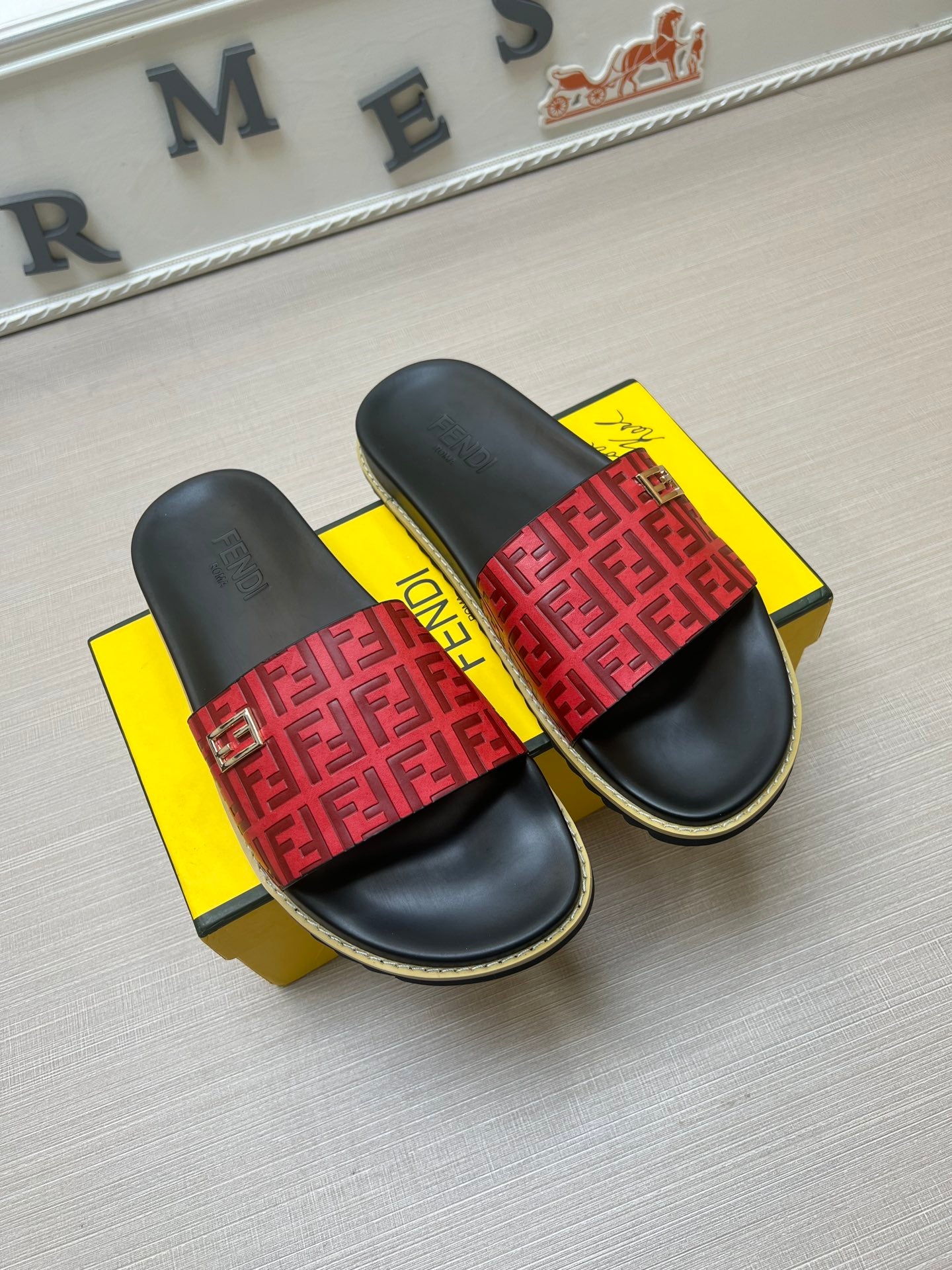 54F121ZDE Stylish slippers