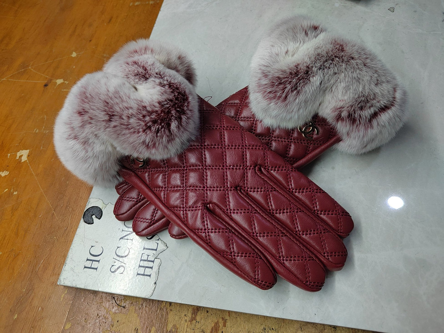 24C113SDE Stylish  gloves