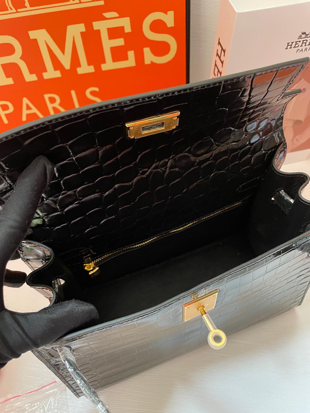 2WH28BDE Stylish leather bag