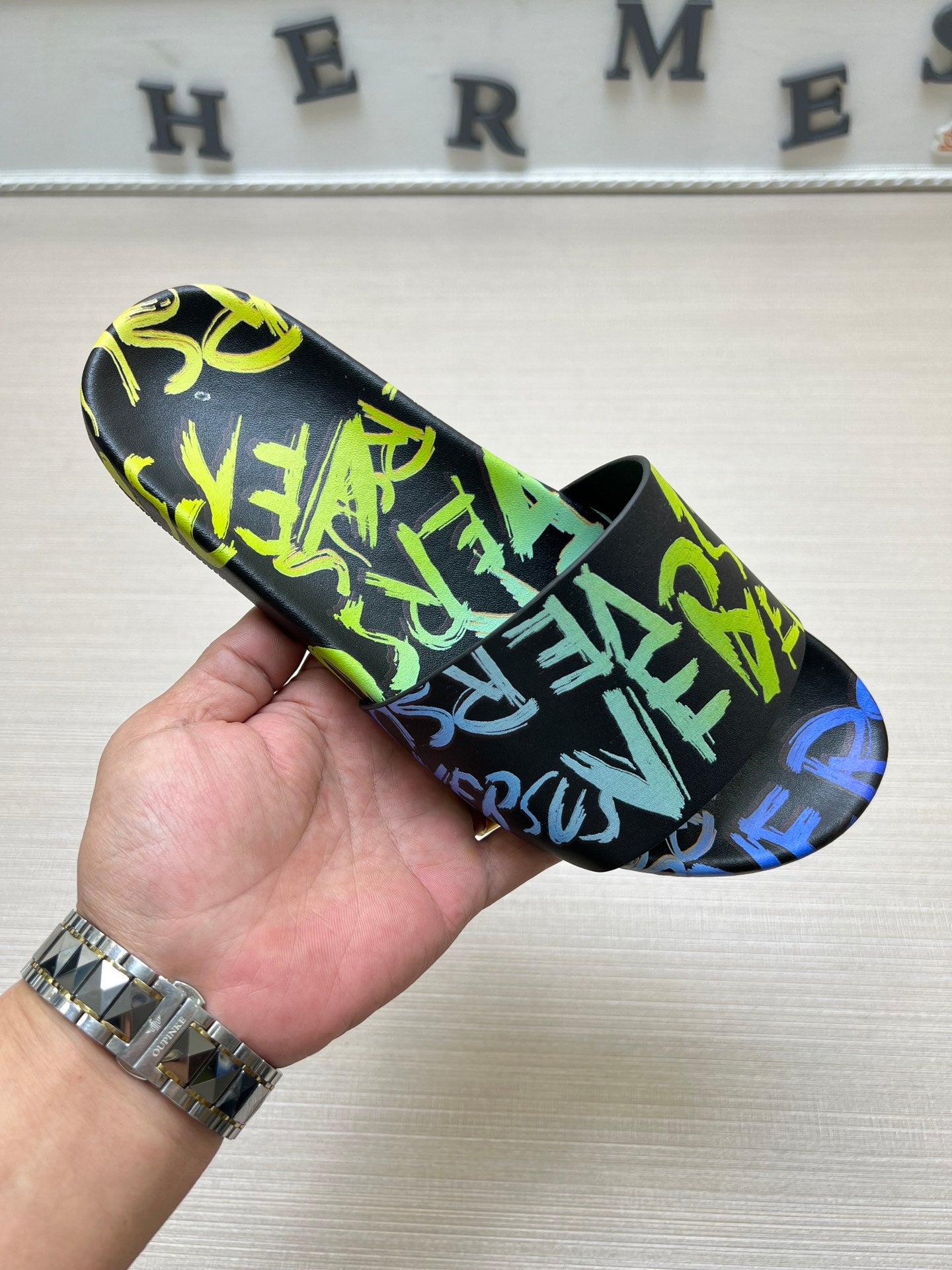 54V94ZDE Stylish slippers