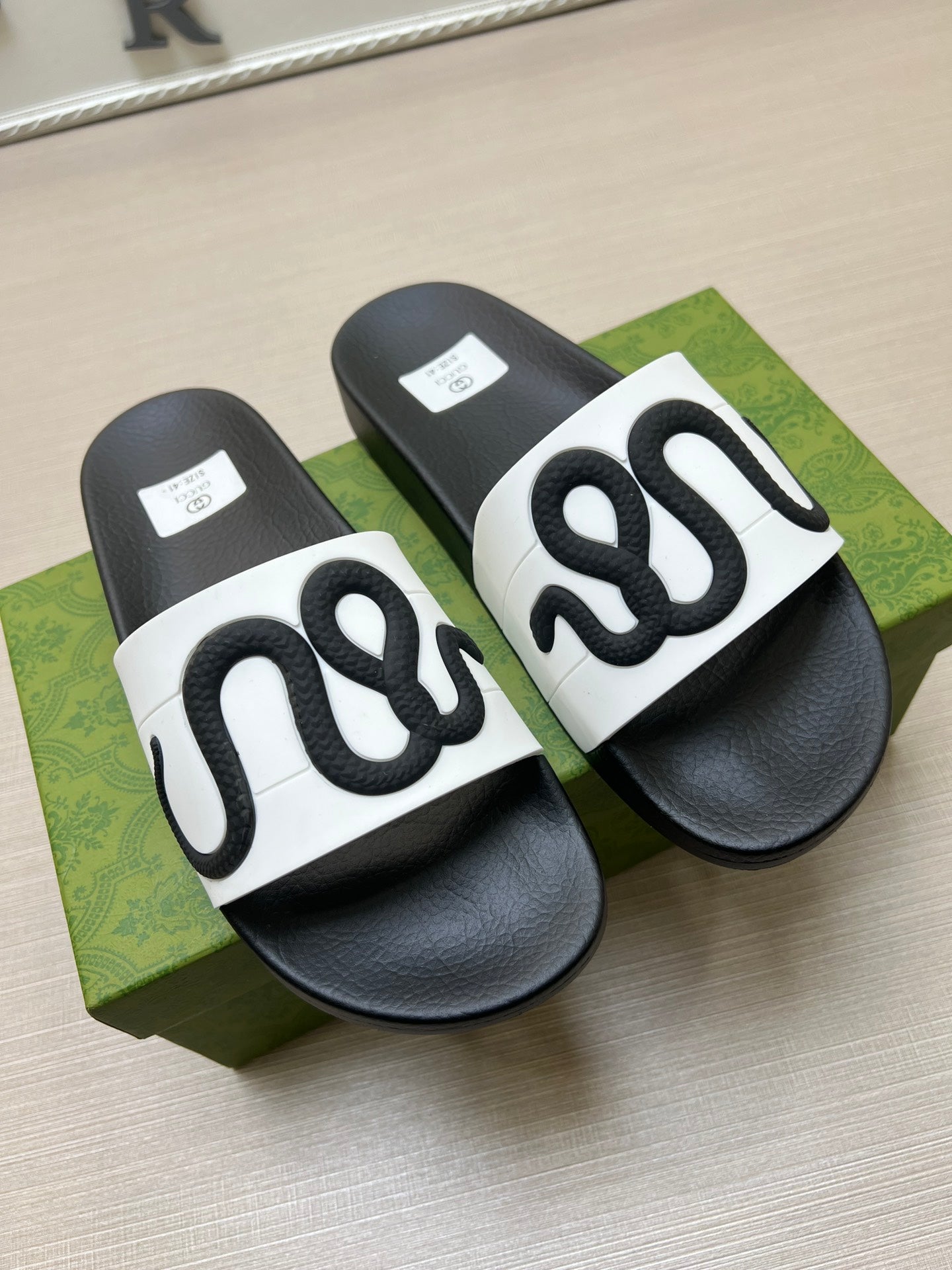 5LB217ZDE Stylish Slippers