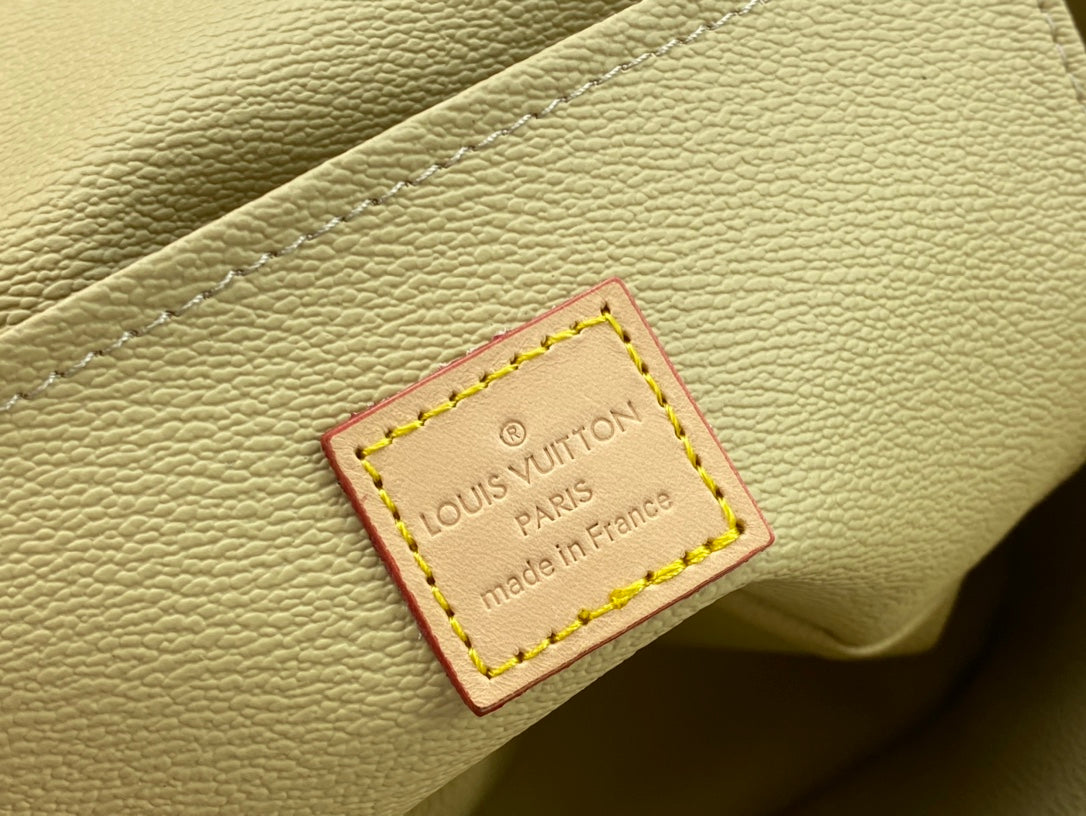 1XE273BDE Stylish leather bag 