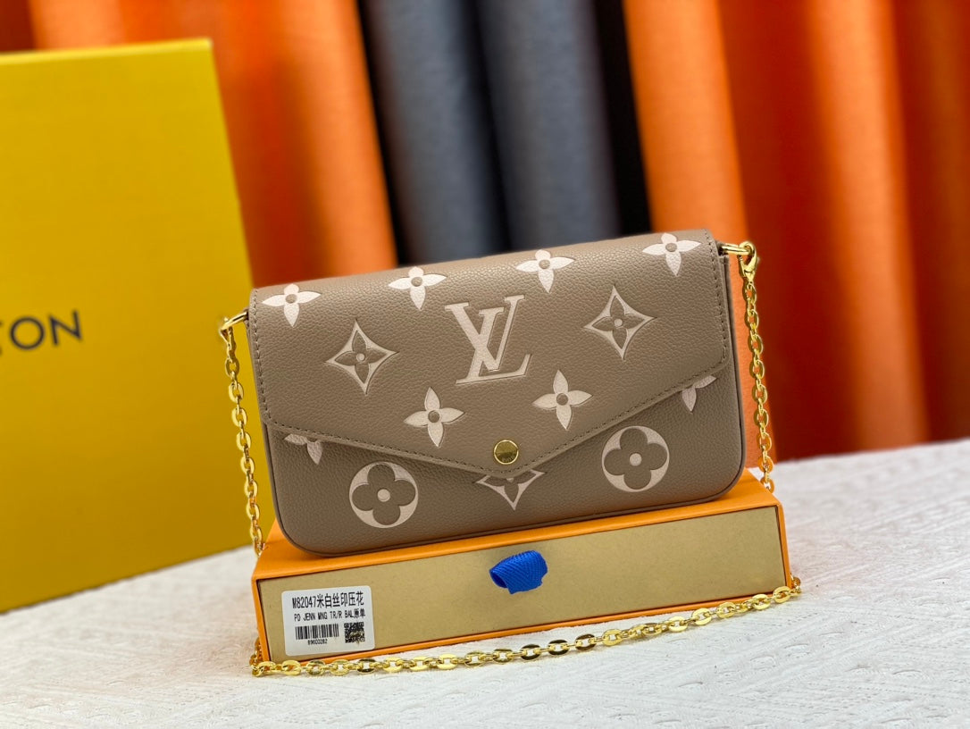 1XE173BDE Stylish leather bag 