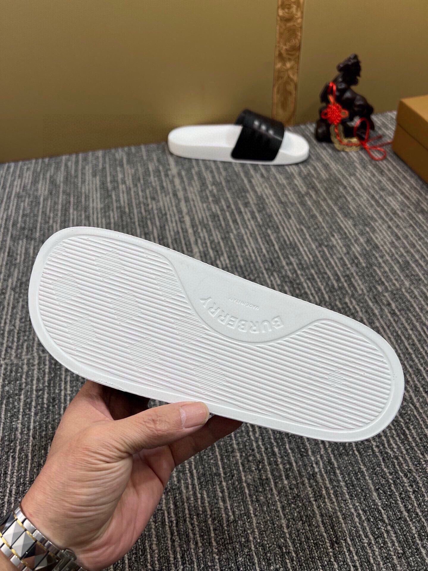 535ZR261ZDE Stylish Slippers