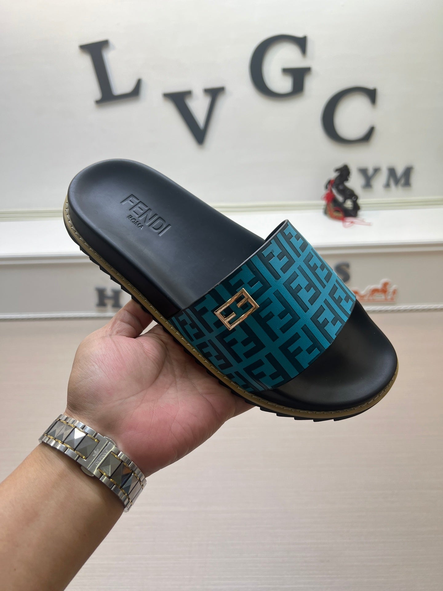 54F121ZDE Stylish slippers