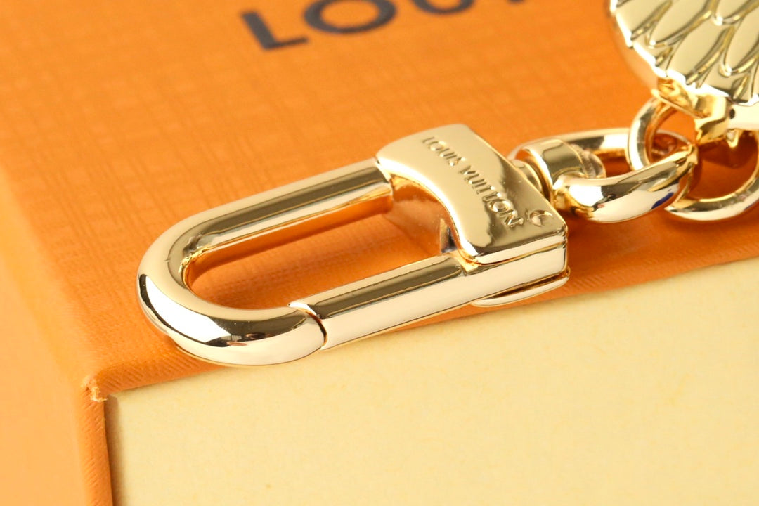 14E66ADE Stylish key closure