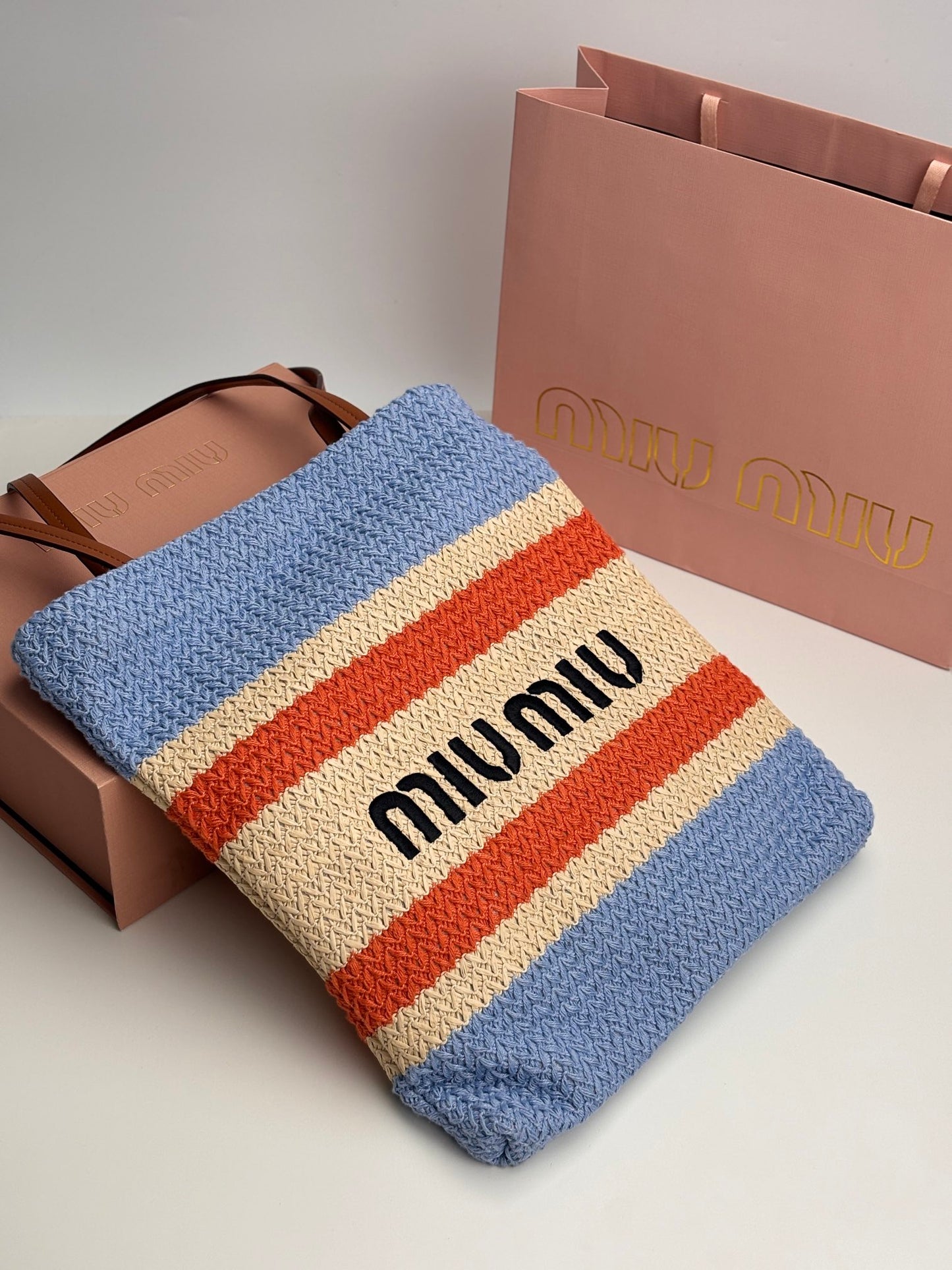 1XA77BDE Stylish Woven Bag