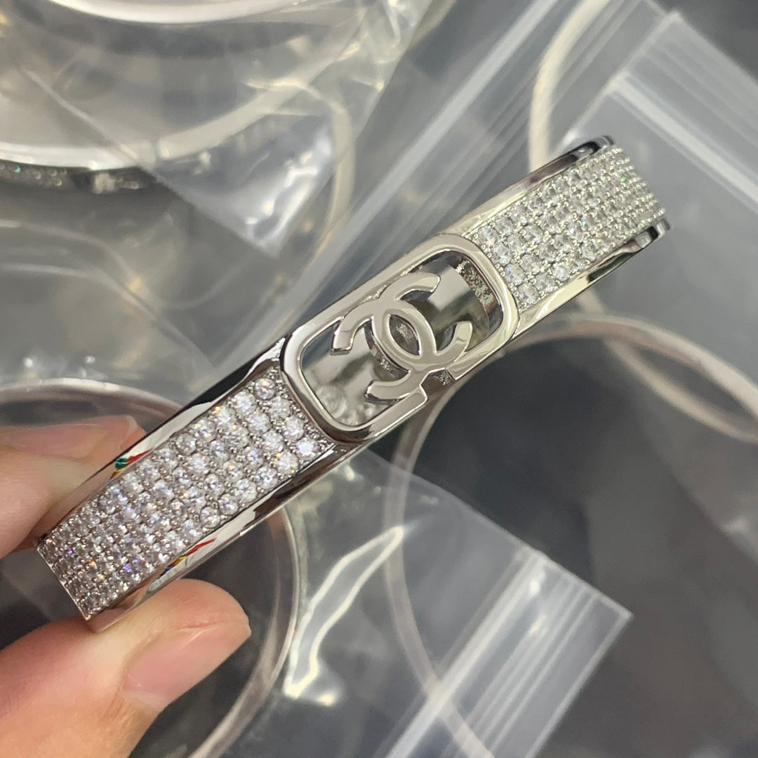 84C13kDE Stylish Bracelets