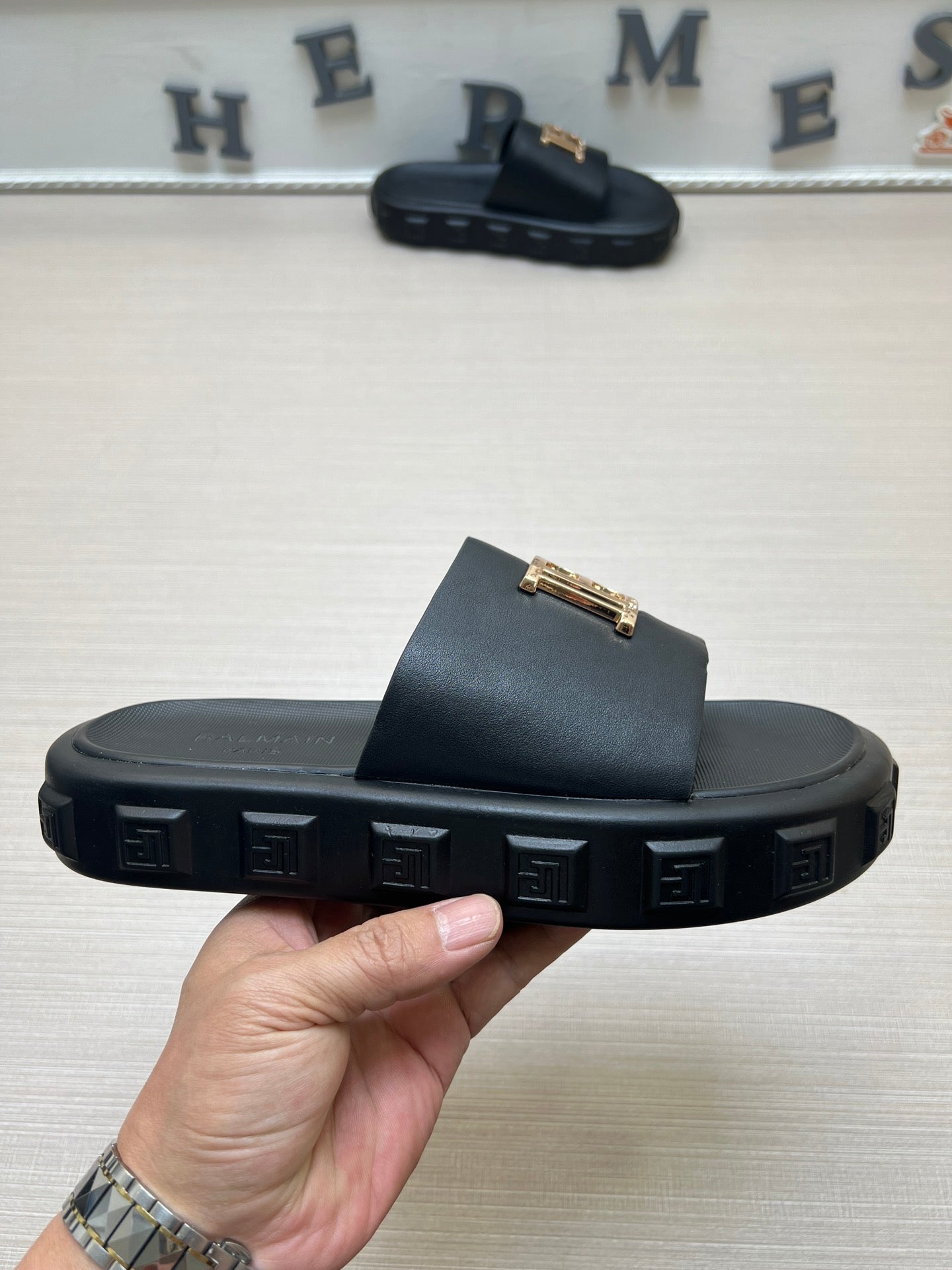 54A110ZDE Stylish slippers