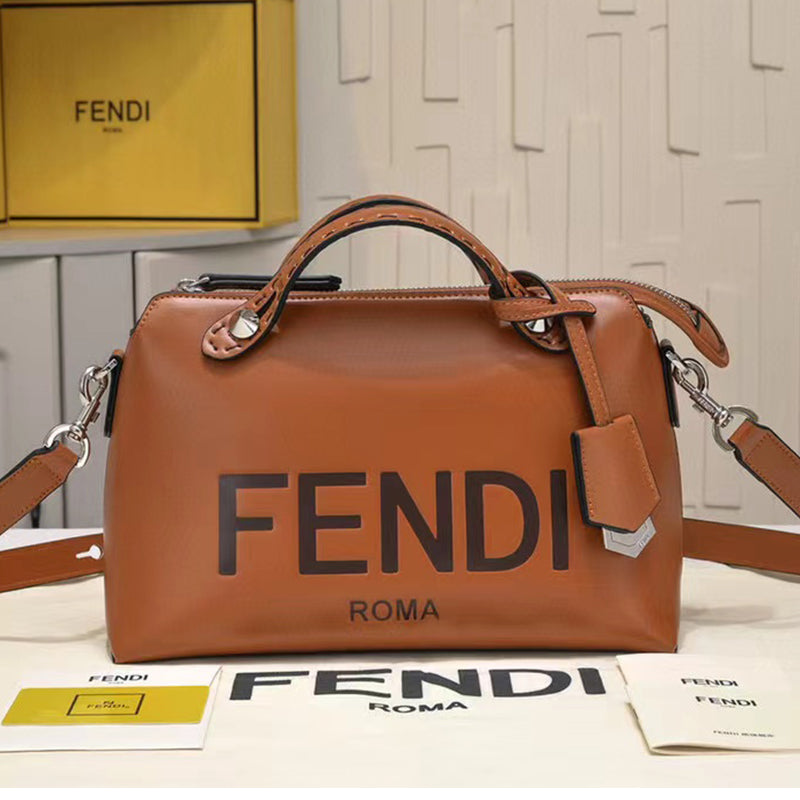 21XF321BDE Stylish leather bag 