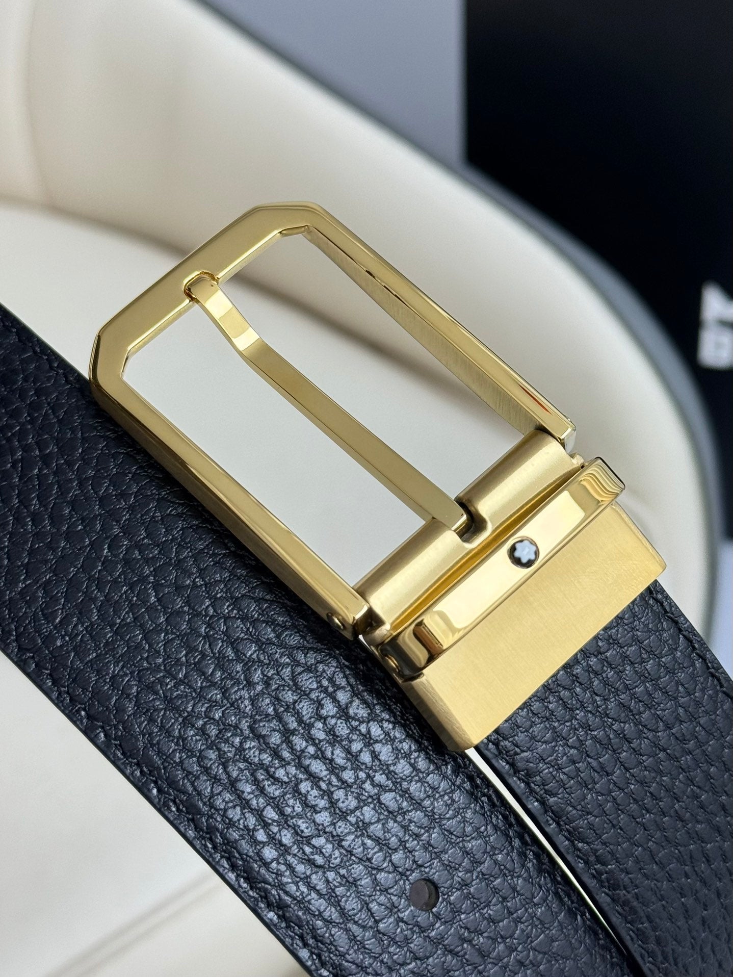 155RA237PDE Stylish  High quality belt With full package