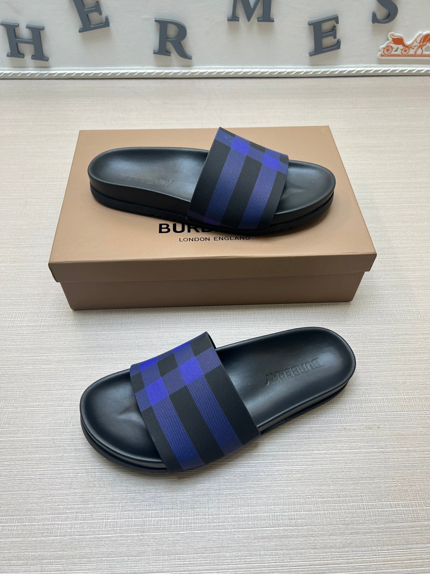 54R119ZDE Stylish slippers