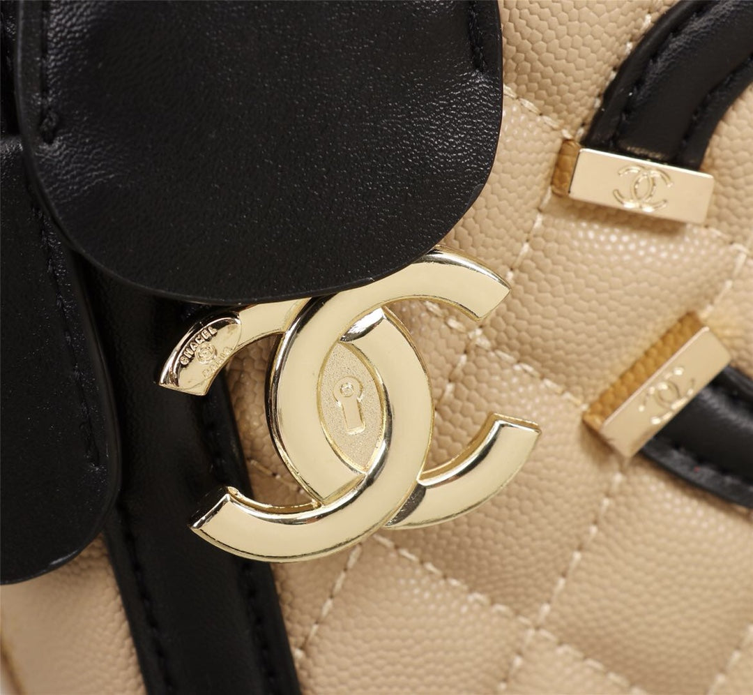 165NC124BDE Stylish leather bag