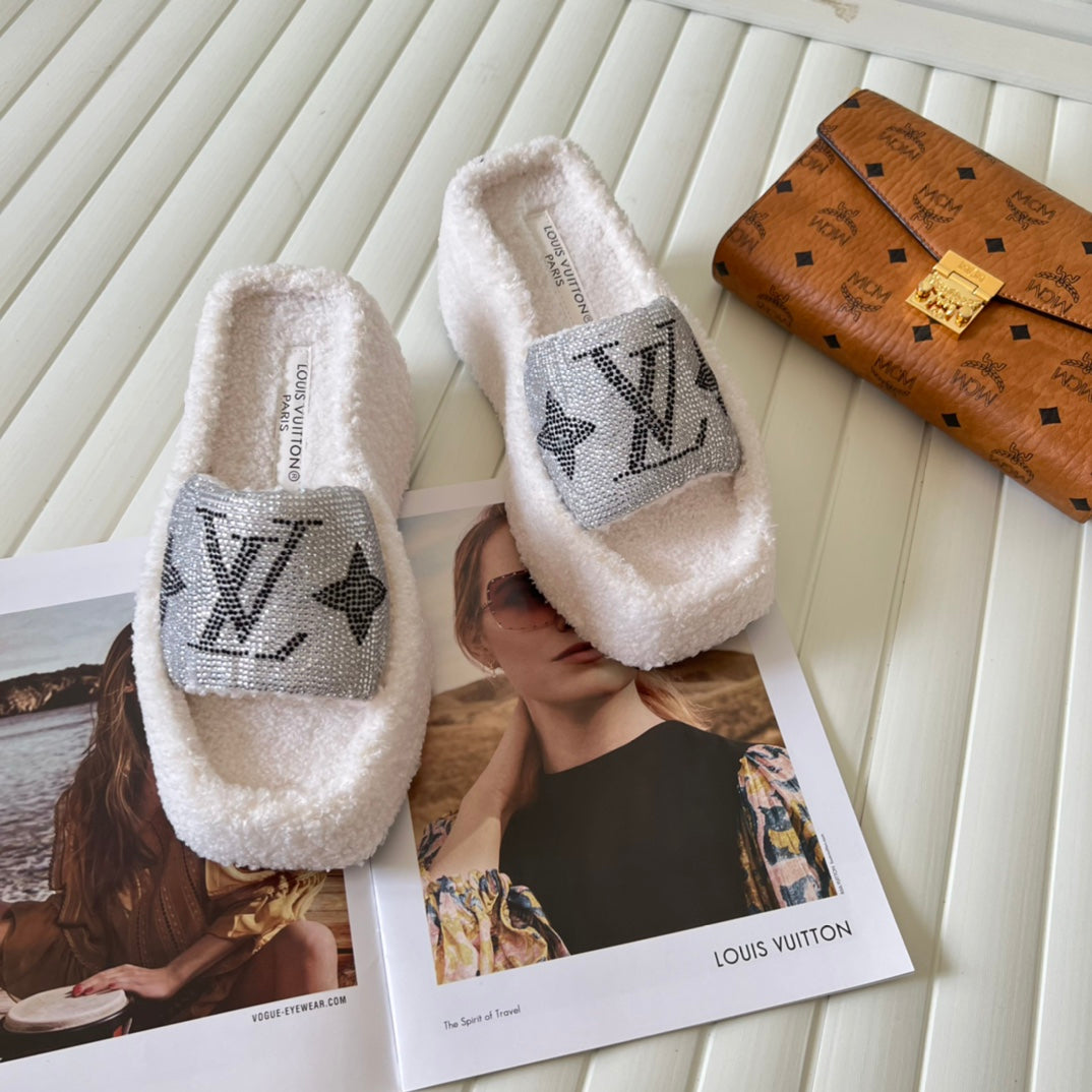 14E91ZDE Stylish Slippers