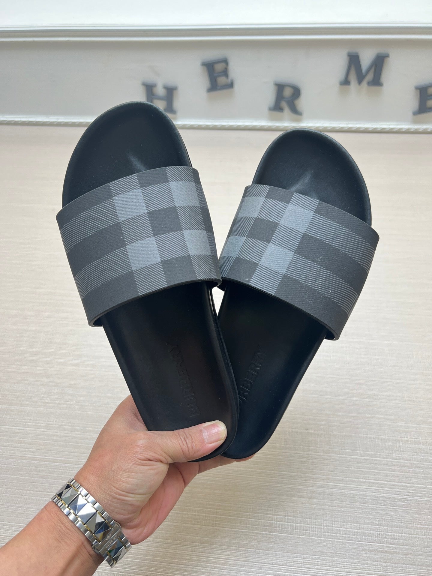 54R119ZDE Stylish slippers