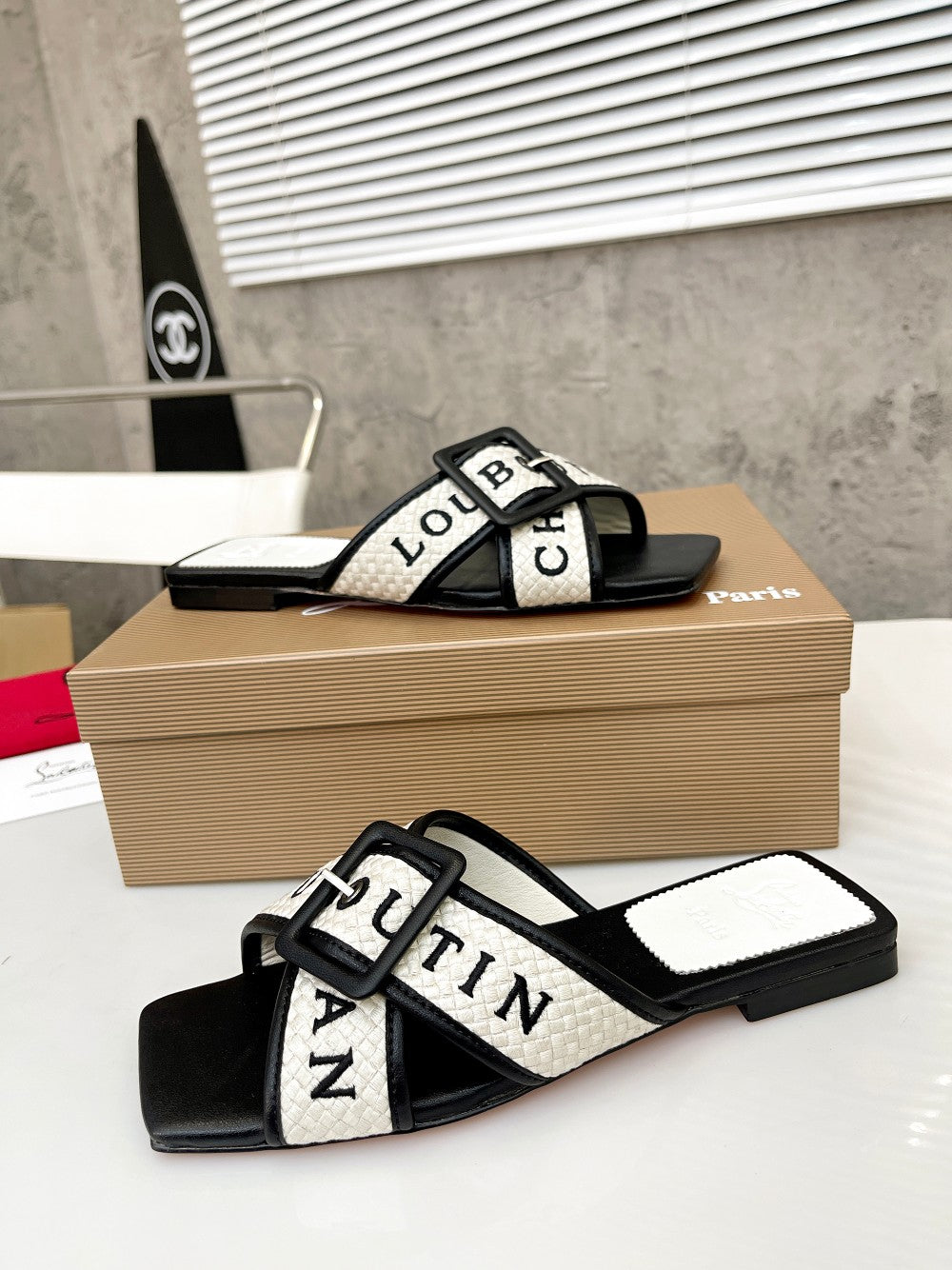 J4A43ZDE Stylish leather Slippers