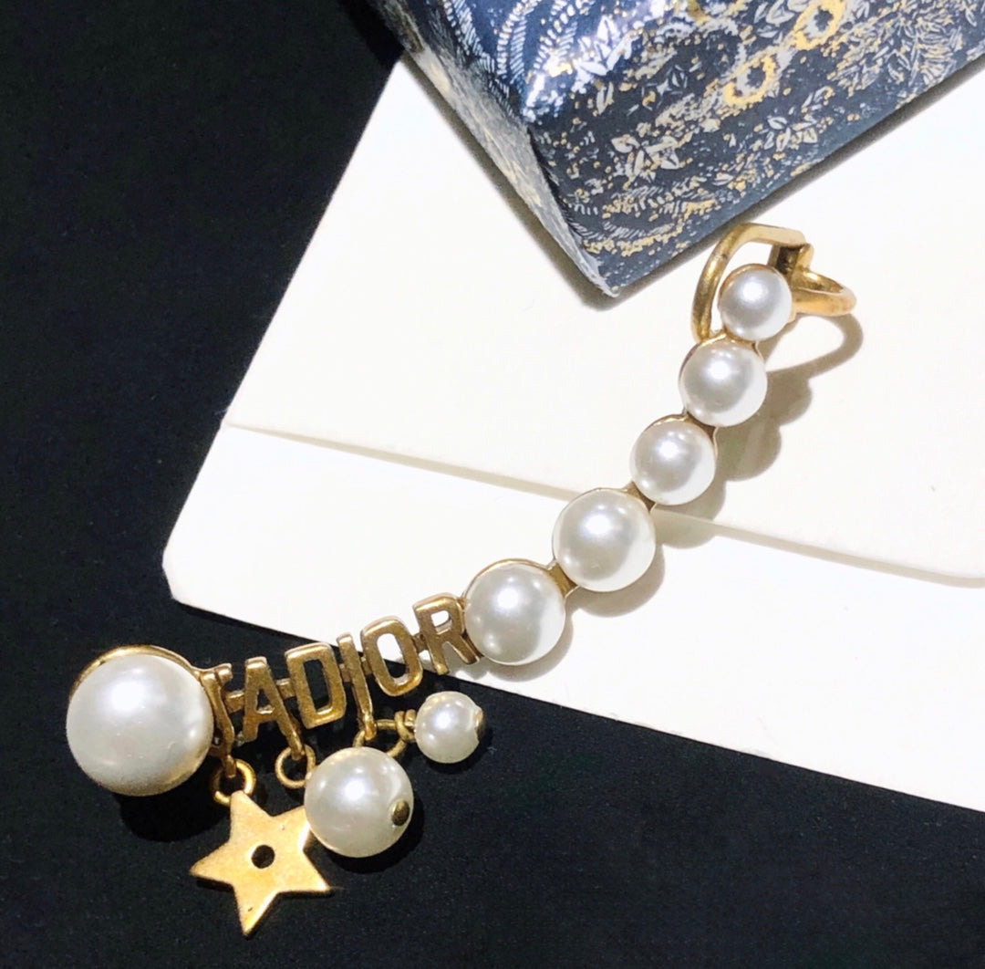 14D17EDE Stylish Earrings