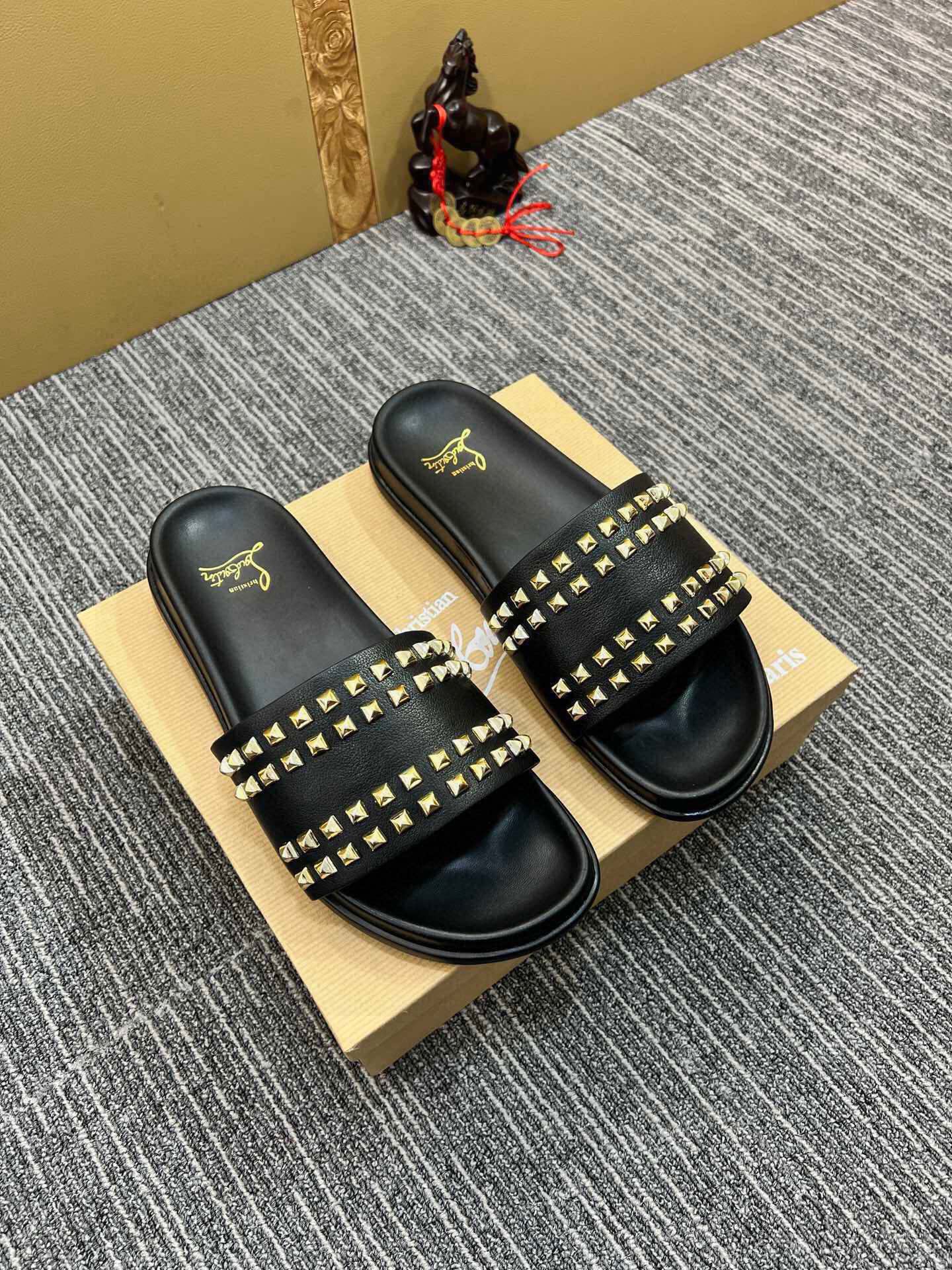 54A126ZDE Stylish slippers