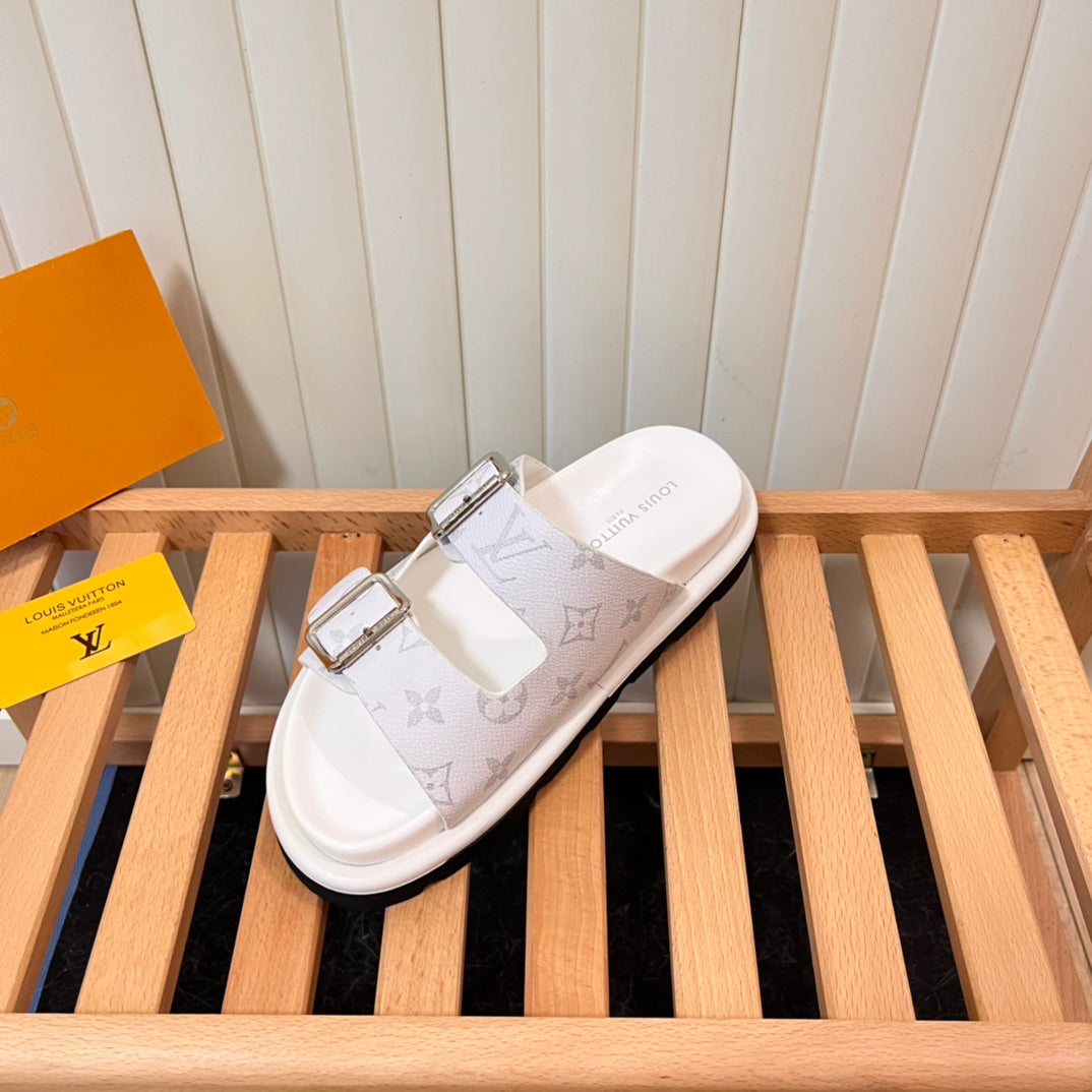 14E208ZDE Stylish Slippers