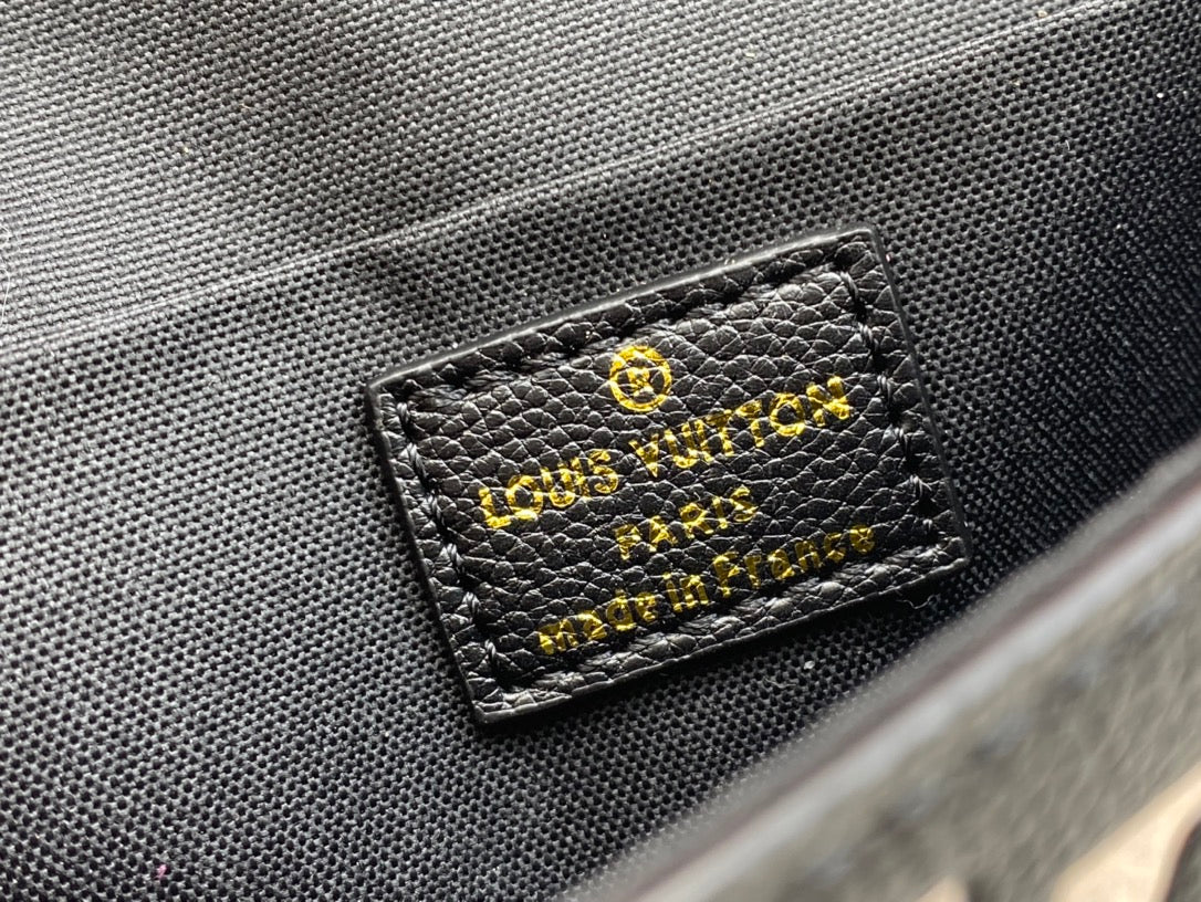 1XE173BDE Stylish leather bag 