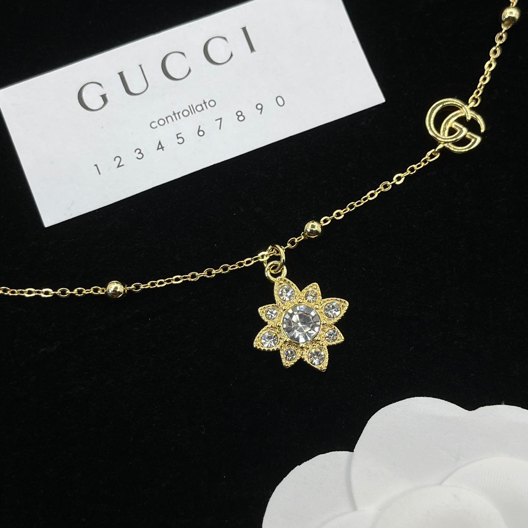 175RB27XDE Stylish Necklaces .