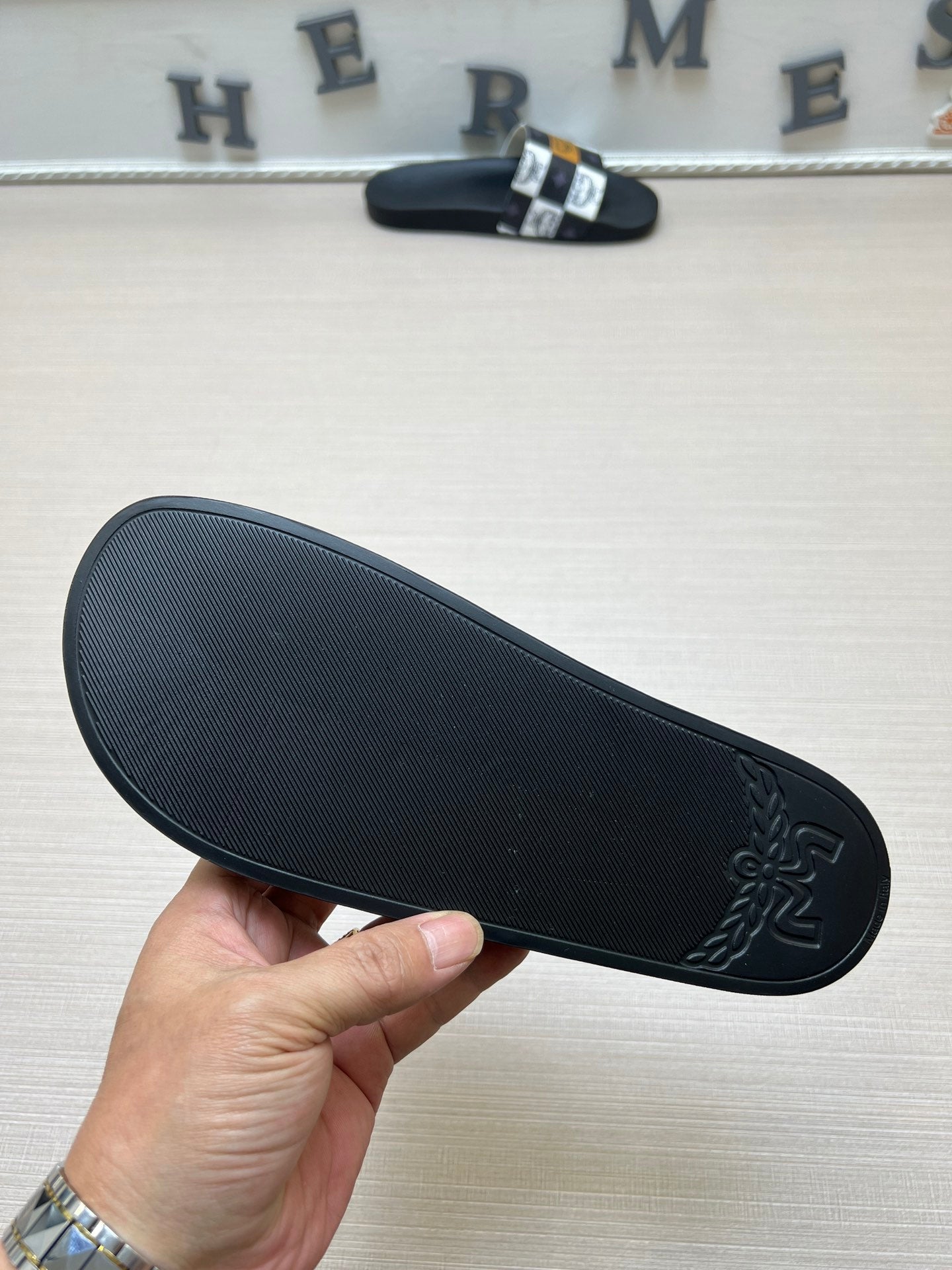54M44ZDE Stylish slippers