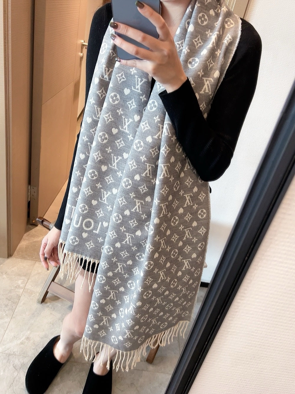 185ZE8WDE Stylish Winter Scarves