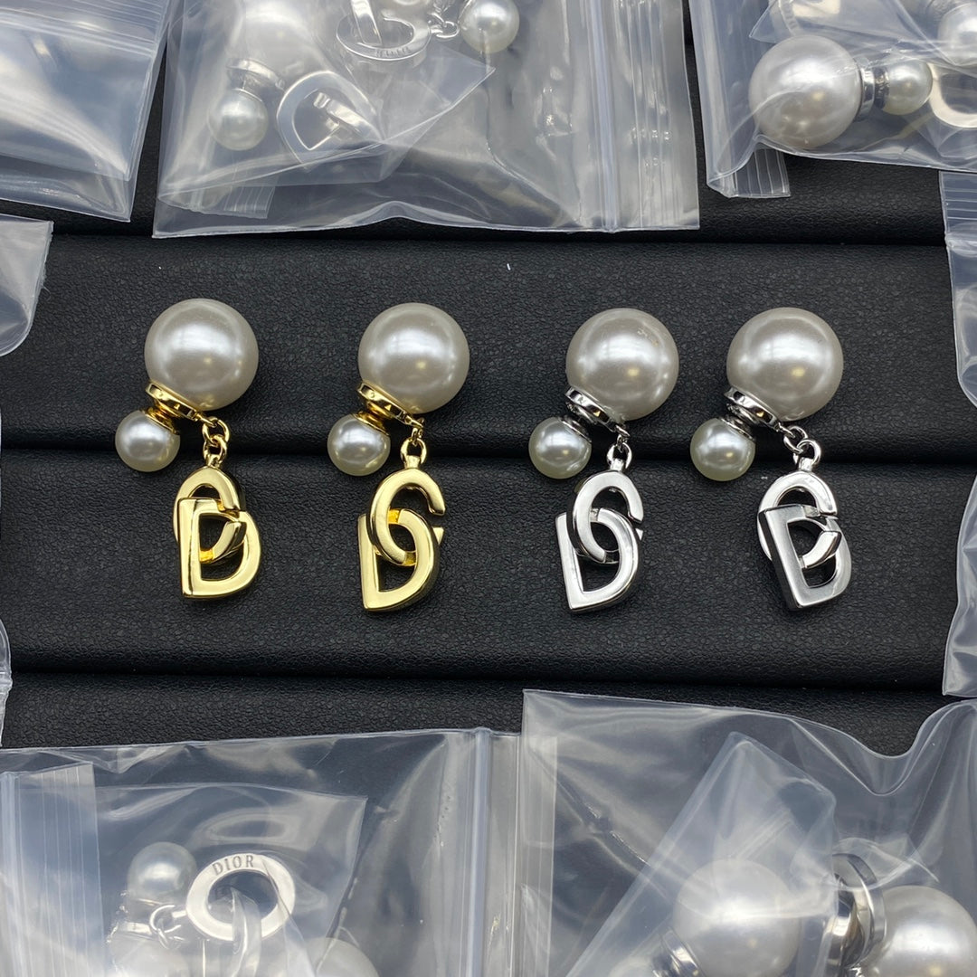 1YD467EDE Stylish Earrings