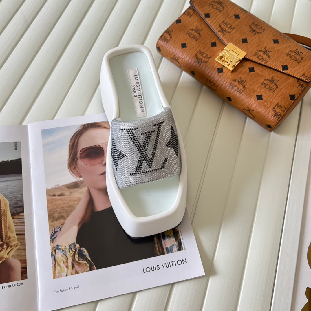 14E90ZDE Stylish Slippers