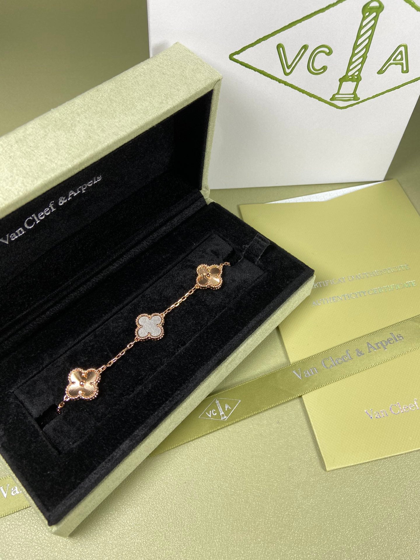 5XVA181KDE Stylish bracelets  5 flowers normal size1.5cm flower